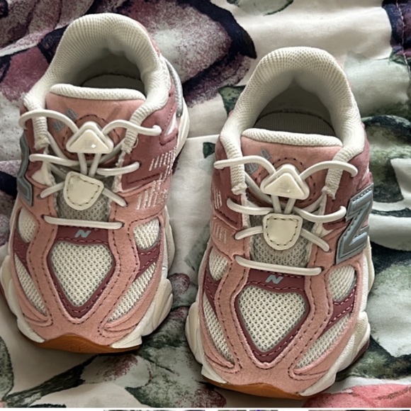 New bala for kids size 5 (two pairs available like new my babies wore them - Picture 1 of 2